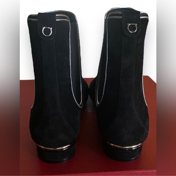 NEW SALVATORE
FERRAGAMO Aicha
Women's Black Boot - Picture 5 of 9